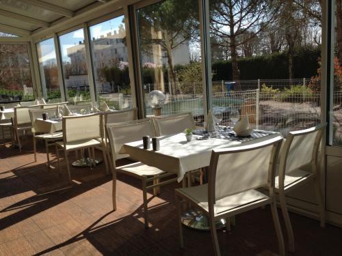 Logis Les Charmilles Chalon-Sur-Saone Sud Hotel Lux Exterior photo